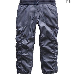 North Face Aphrodite 2.0 Capris Size Medium